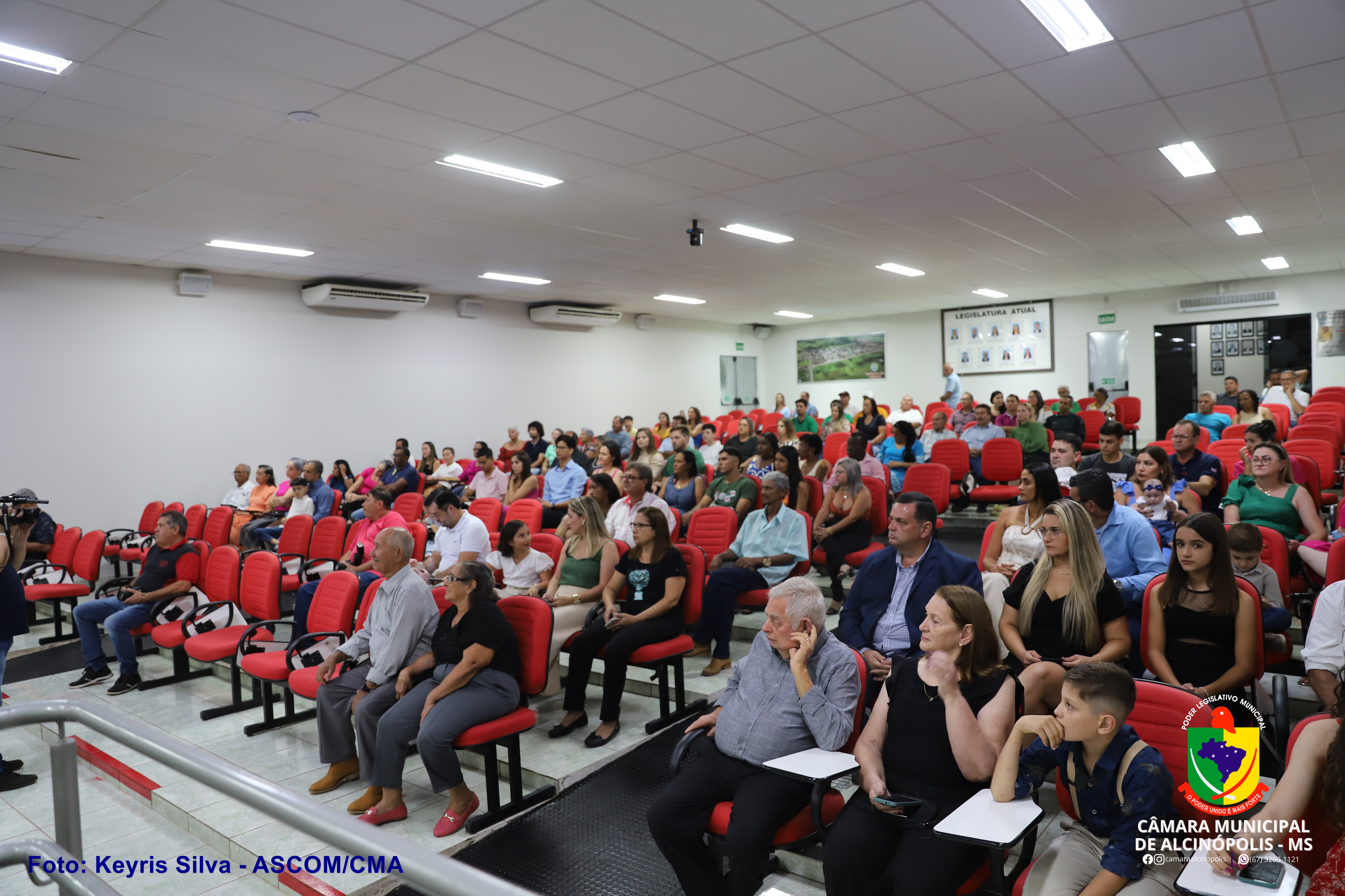 Vereadores fazem entrega de Títulos de Cidadão alcinopolense