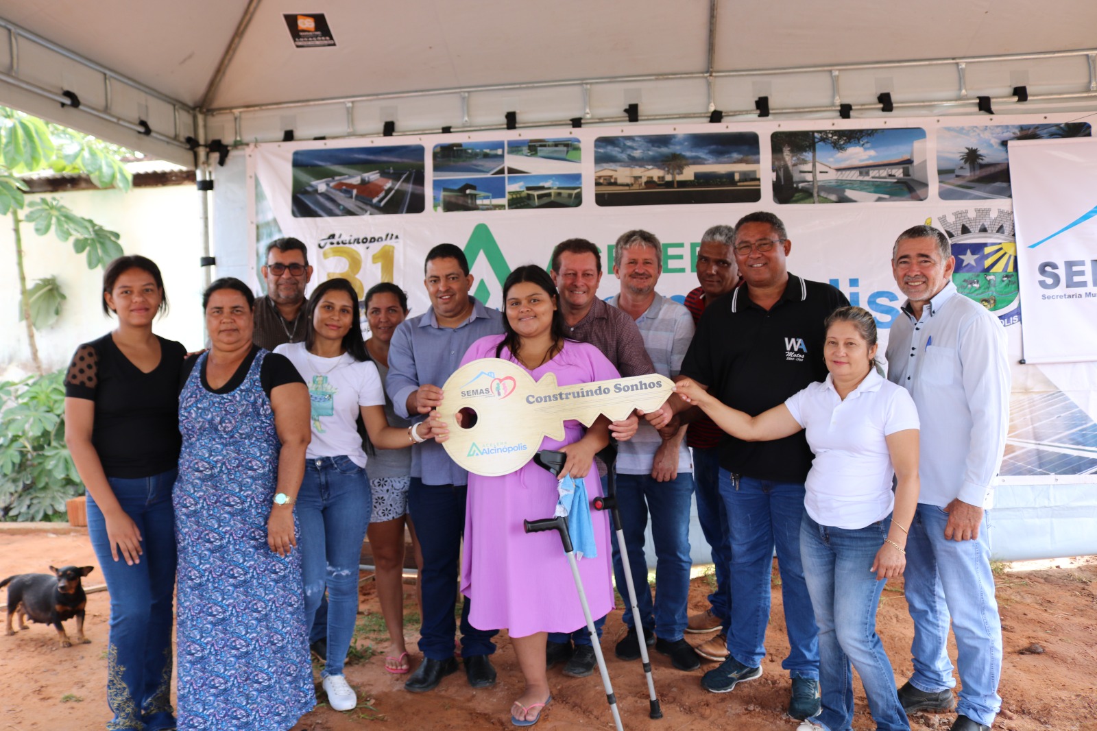 Vereadores prestigiam entrega da vigésima quinta casa do Programa “Construindo Sonhos”