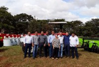 Vereadores participam de solenidade e recebem equipamentos para agricultura familiar